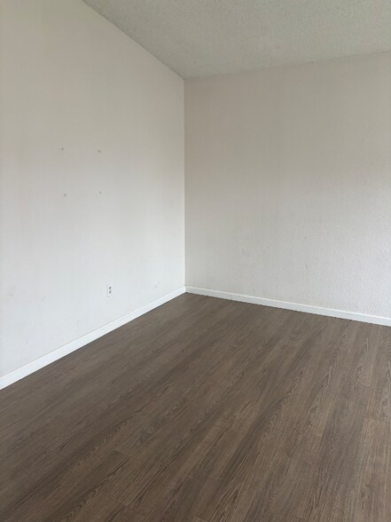 Building Photo - 630 E Juniper Ave