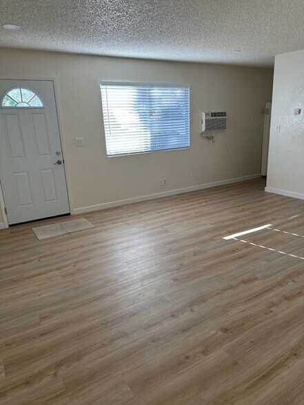 Building Photo - 512 Fein Ave