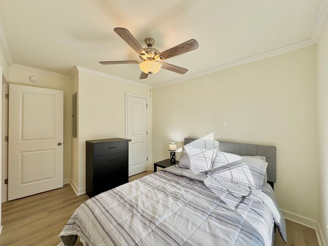 Building Photo - The Home You’ve Been Searching For! *Utili...