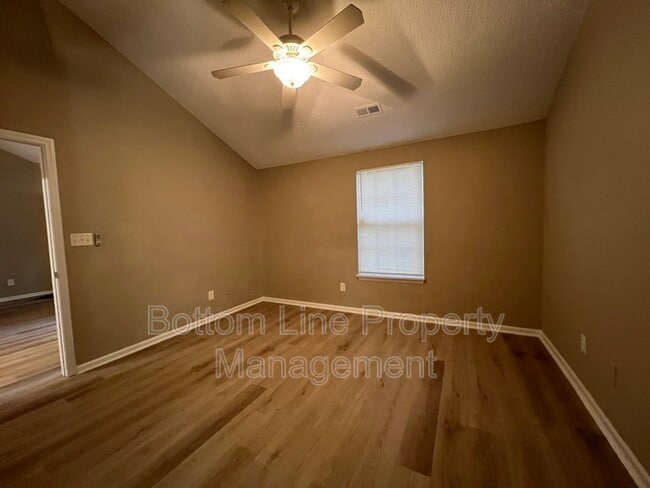 Building Photo - 1228 Woodland Dr