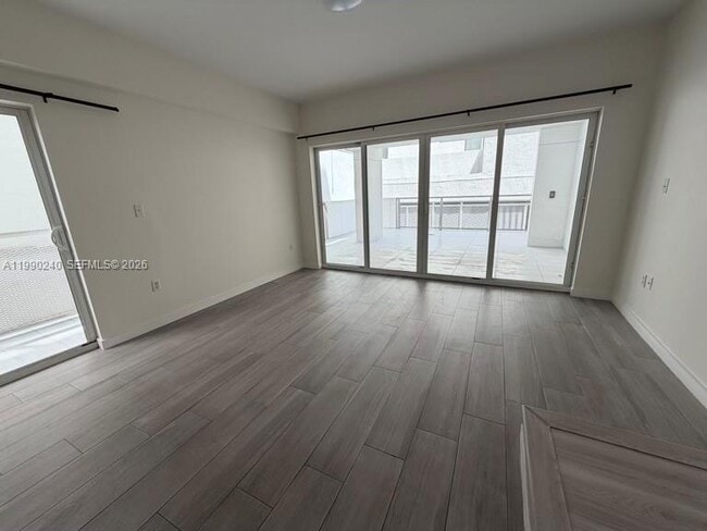 Building Photo - $3,200 1712 sw 2nd Ave #309