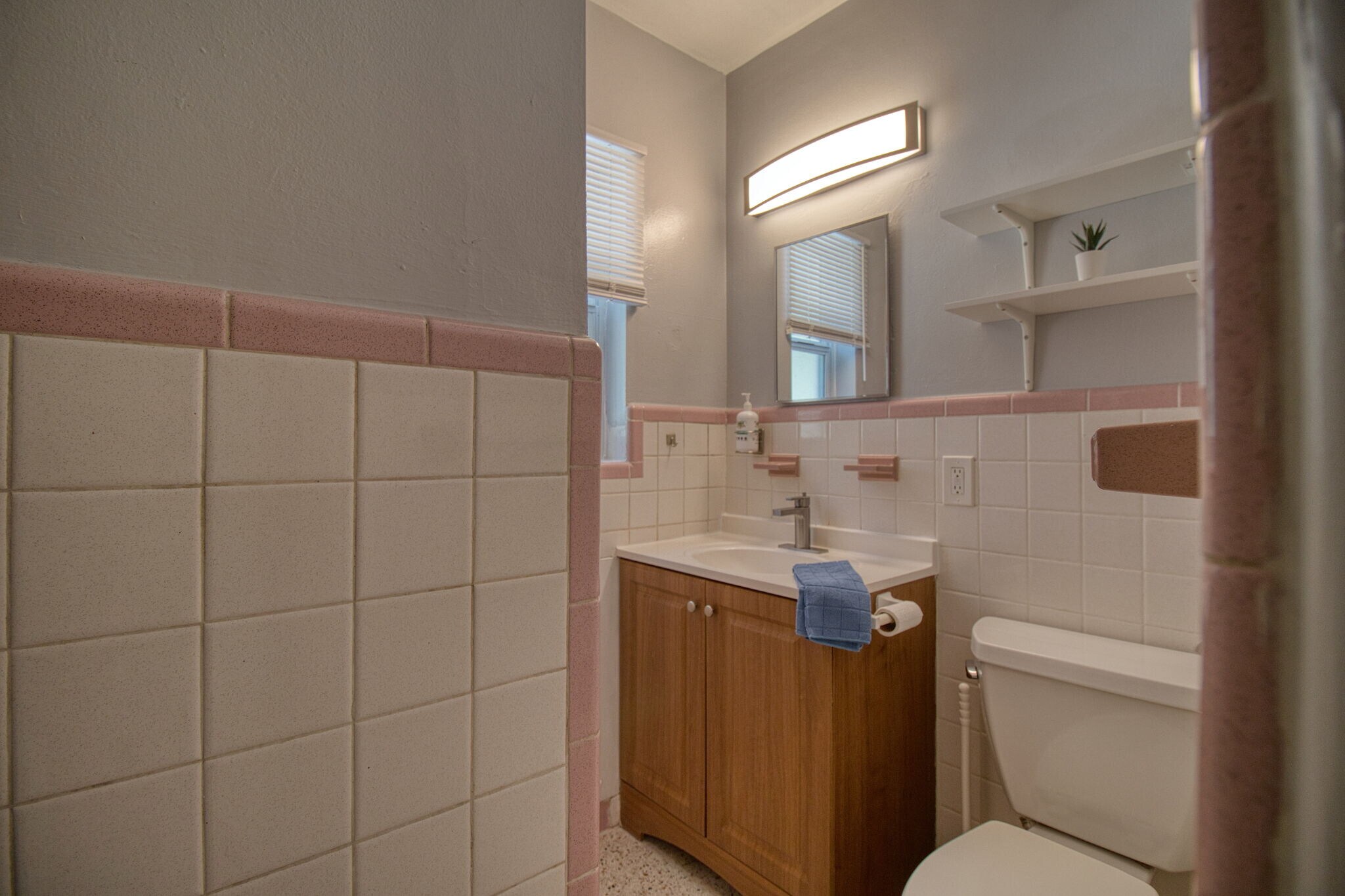 Building Photo - 634 15th Ave S