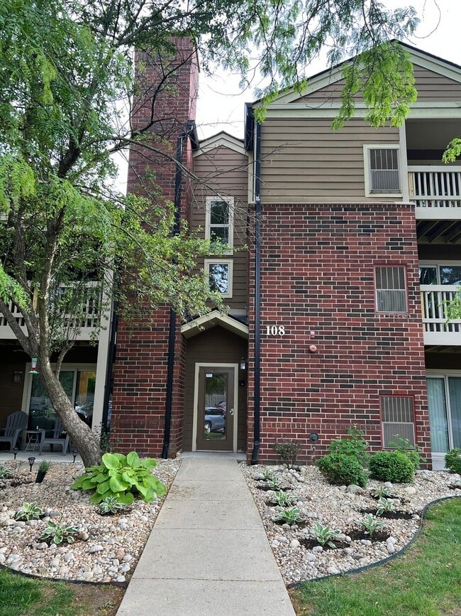 Building Photo - 108 Glengarry Dr