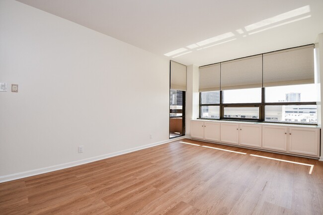 Building Photo - 5150 Hidalgo St