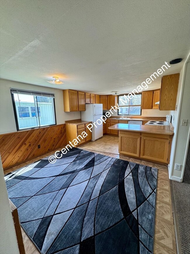 Building Photo - 3 bedroom 2 bathroom mobile home off of Co...