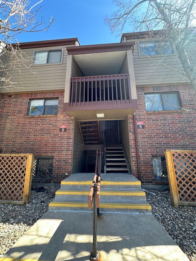 Building Photo - 2 Bedroom +Loft Condo/ 1 full bathroom in ...