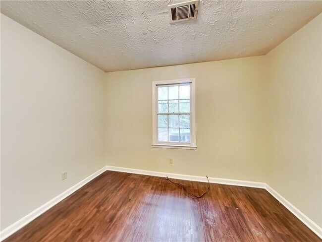 Building Photo - 452 Charleston Ln