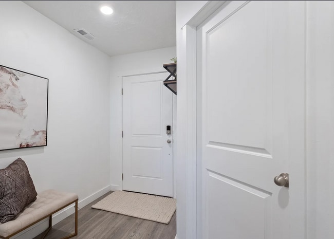 Building Photo - 3 Bed/3 Bath Townhouse in Saratoga Springs