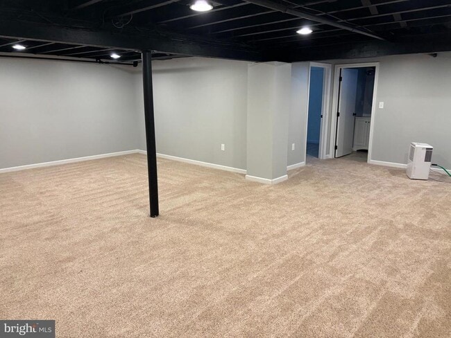 Building Photo - 5424 Valley View Dr