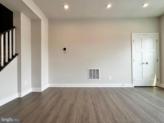 Building Photo - 2103 Rivers Dr