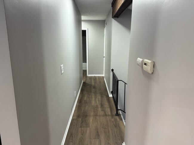 Building Photo - 6606 S 108th Terrace