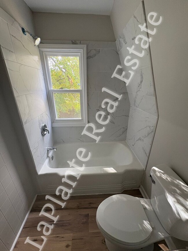 Building Photo - Freshly Updated 3-Bedroom Home on Greenwood Ave