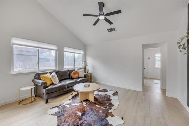 Building Photo - 2104 Andover Dr