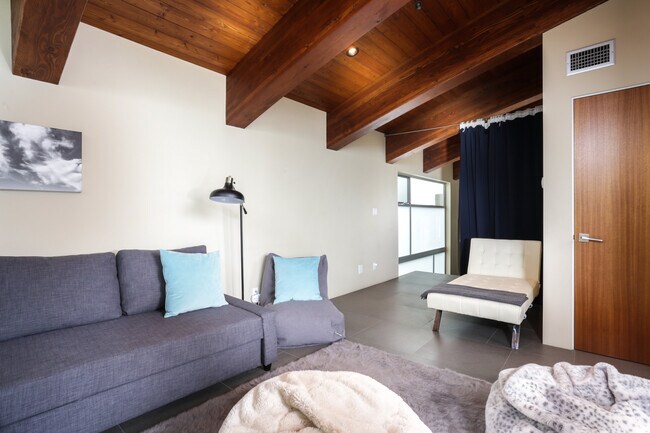 Building Photo - 1013 Mandalay Beach Rd