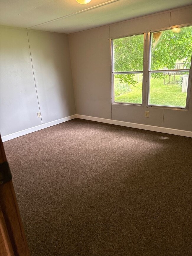 Building Photo - 2-Bedroom, 2-Bath Trailer with Scenic Views in Sparta, TN