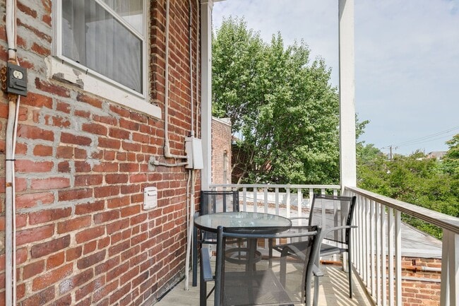 Building Photo - 2018 Monument Ave