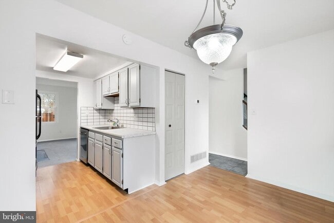 Building Photo - 1851 Sharwood Pl