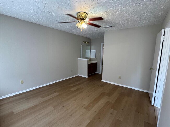 Building Photo - 16427 Skeet Ct