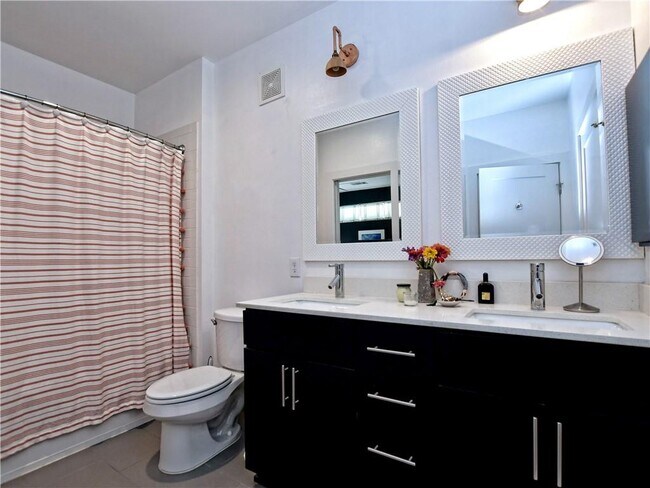 Building Photo - 2725 Dulce Ln