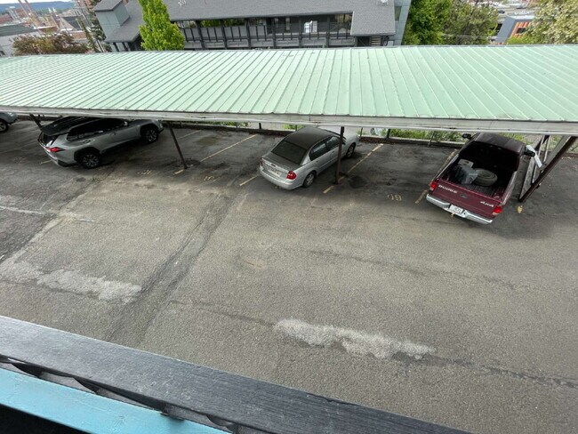 Building Photo - Spacious 2-Bed, 2-Bath Condo near the down...