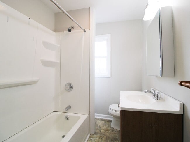 Building Photo - Rental with Country Setting!