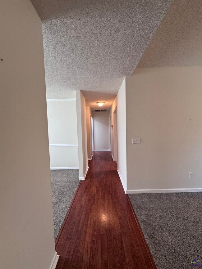 Building Photo - 125 Lenox Dr