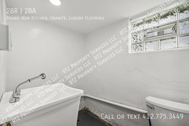 Building Photo - 553 Farnsworth Ave