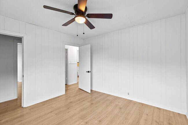 Building Photo - 121 Mulberry Rd