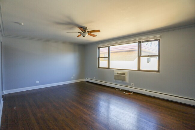 Building Photo - 9016 Lamon Ave