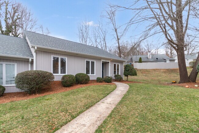 Building Photo - 1413 Grantland Pl