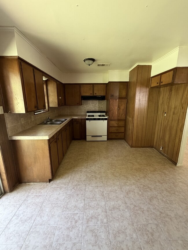 Building Photo - 6308 Frondosa Dr