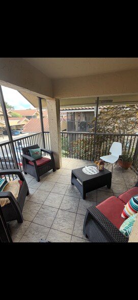 small screened 2nd floor patio - 8455 Shadow Ct