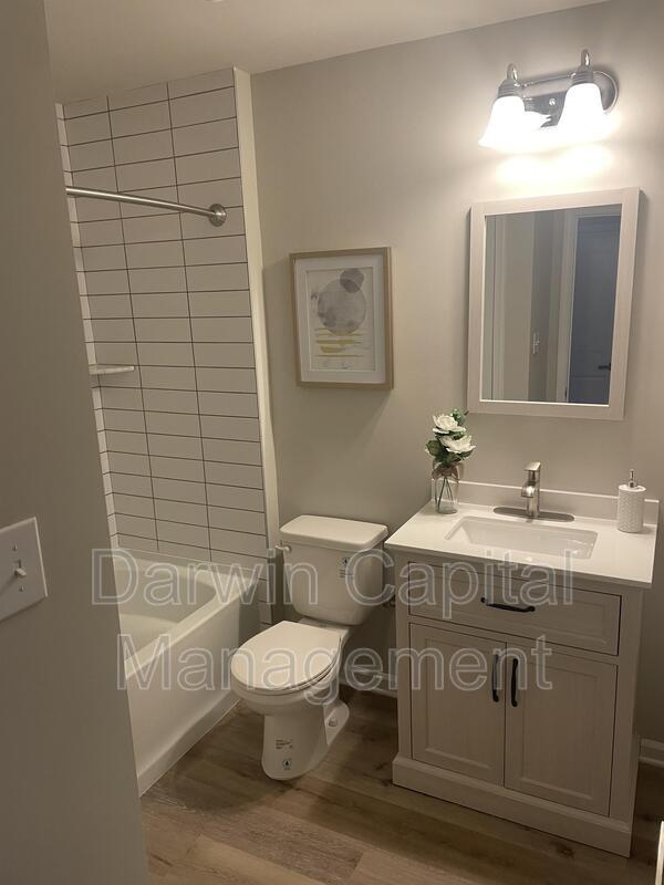 Building Photo - 945 Woodview Ct