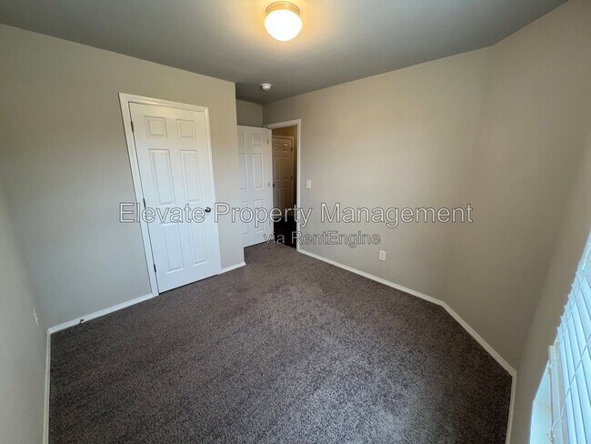 Building Photo - 1357 Dustin Dr
