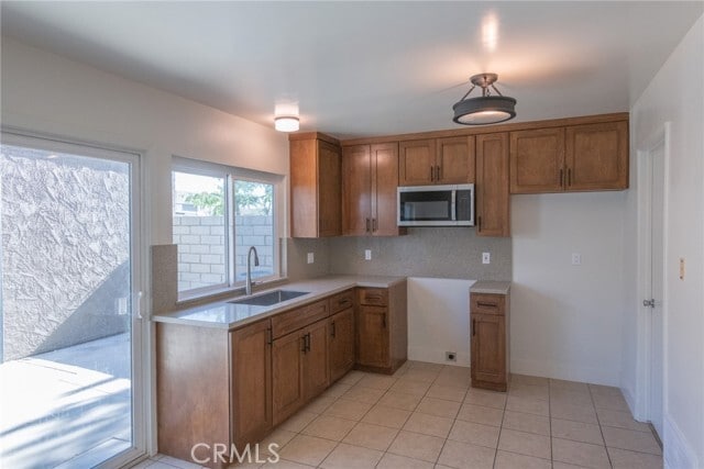 Building Photo - 857 Windwood Dr