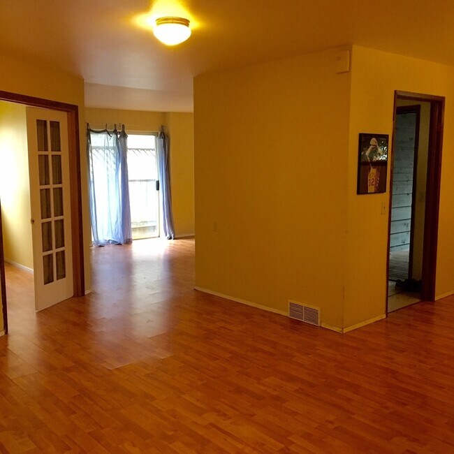 Building Photo - $4900 / 6br - University/ Wallingford House! 6BR/3BTH