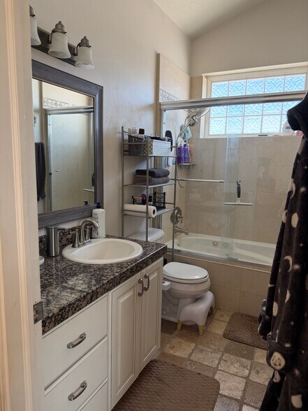 Building Photo - 70 N Main St