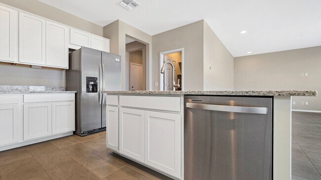 Building Photo - Brand new home!  Convenient to the 303 freeway!