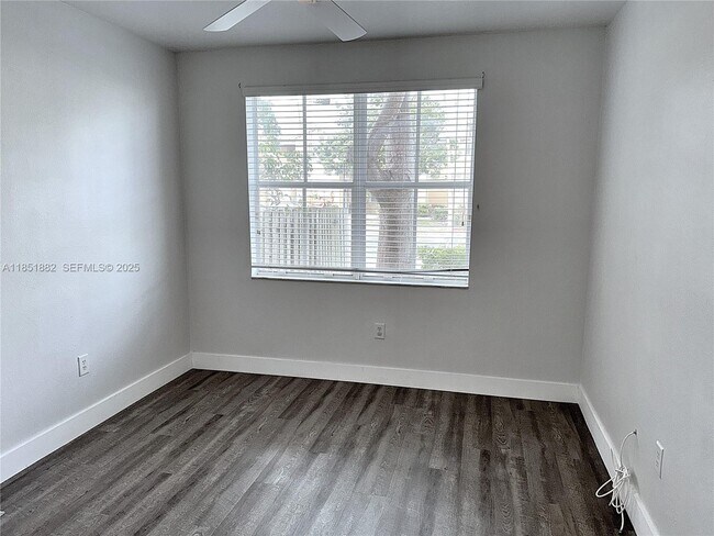 Building Photo - 2933 SE 2nd Dr