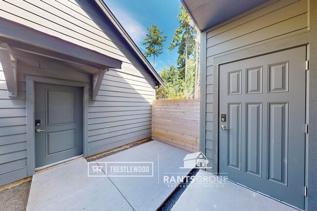 Building Photo - Brand New! Modern Home in Trestlewood – Wh...