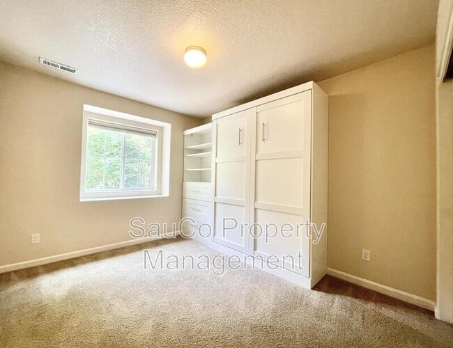 Building Photo - 321 NE 66th Ave