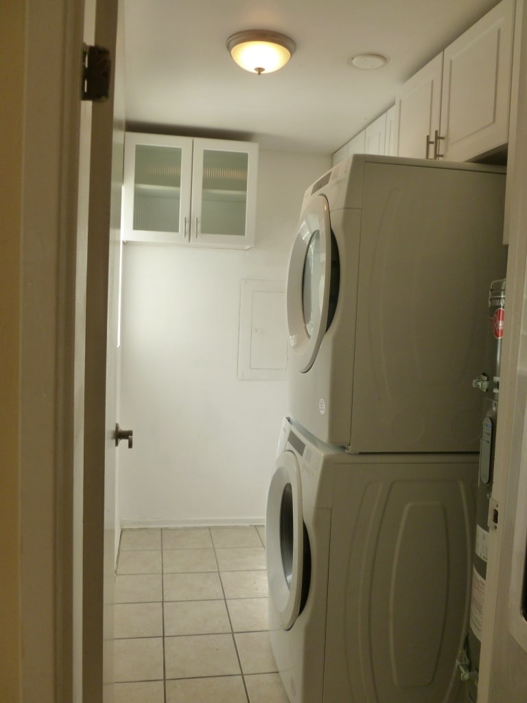 Building Photo - 700 Fernwood Ln