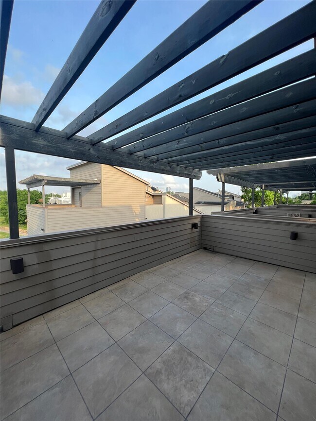 Building Photo - 194 Harvard St