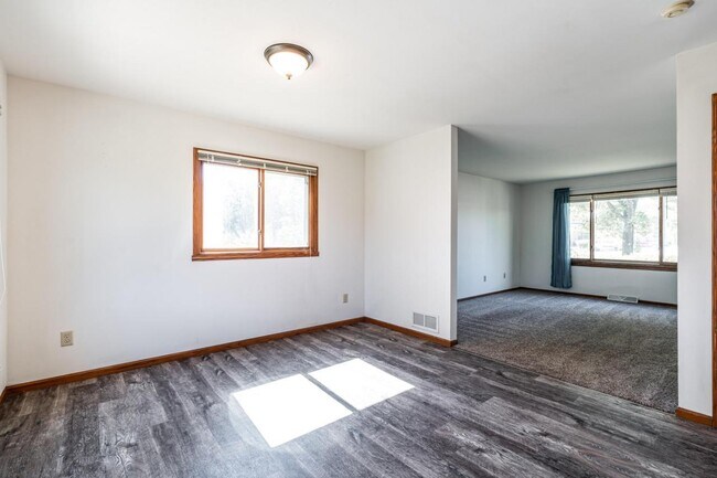 Building Photo - 1502-1504 S 101st St