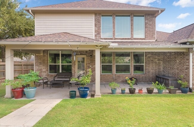 Building Photo - 6819 Lavington Way