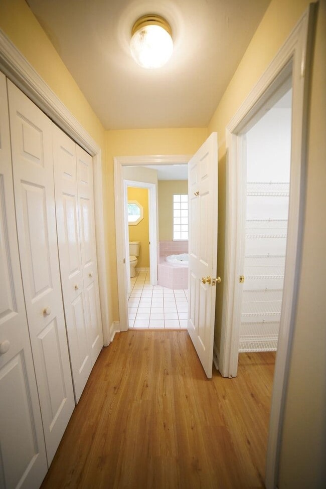 Building Photo - 352 Meadow Ridge Dr