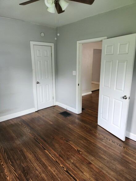 front bedroom - 1239 Franklin St