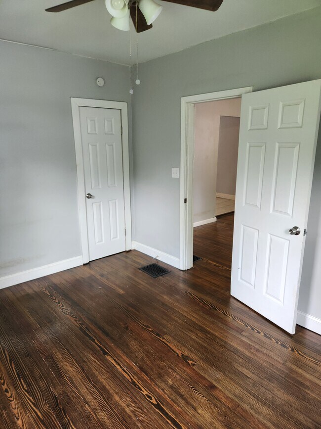 front bedroom - 1239 Franklin St