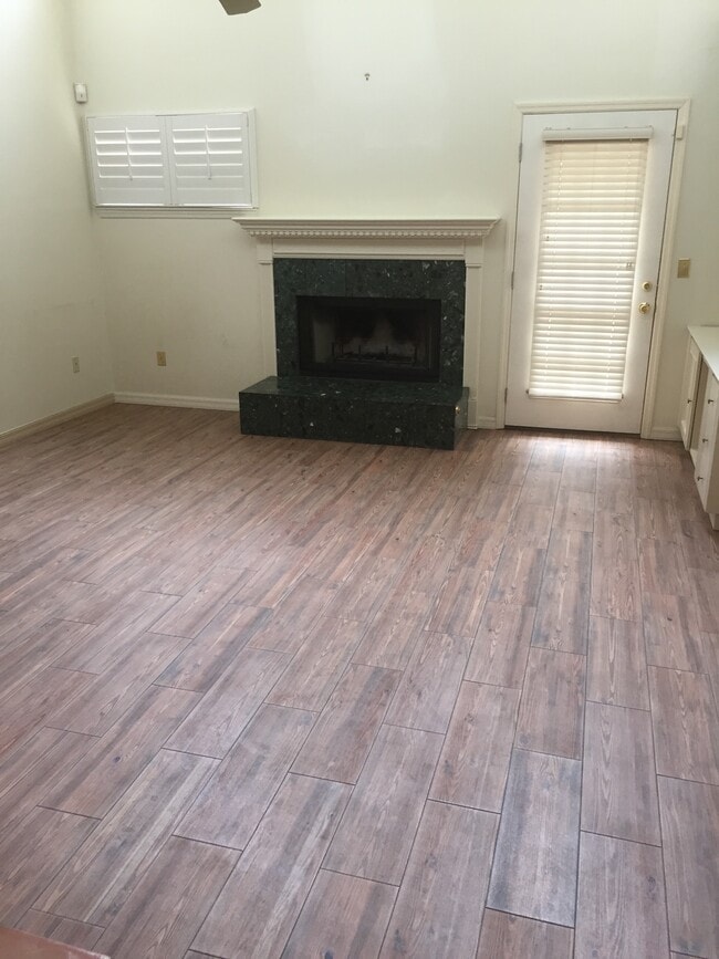 Living Room - 531 Melrose Ave
