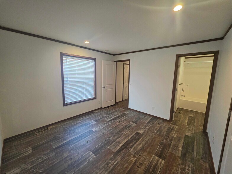 Building Photo - 73 Meggan Dr